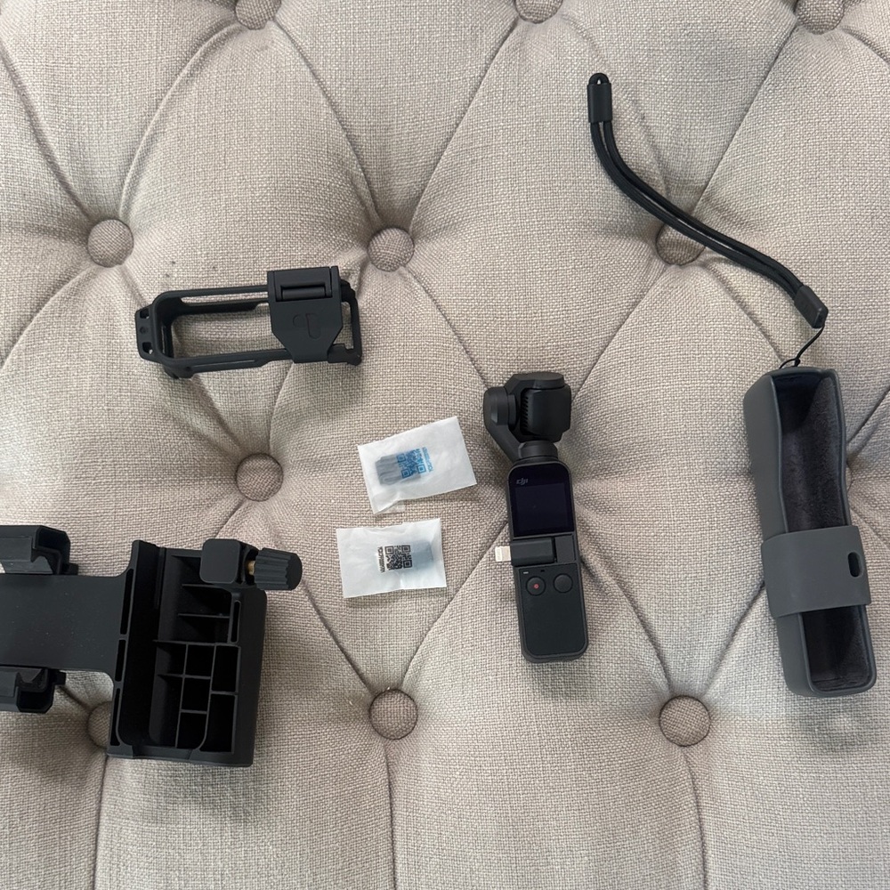 DJI osmo pocket Black and Gray Camera Set